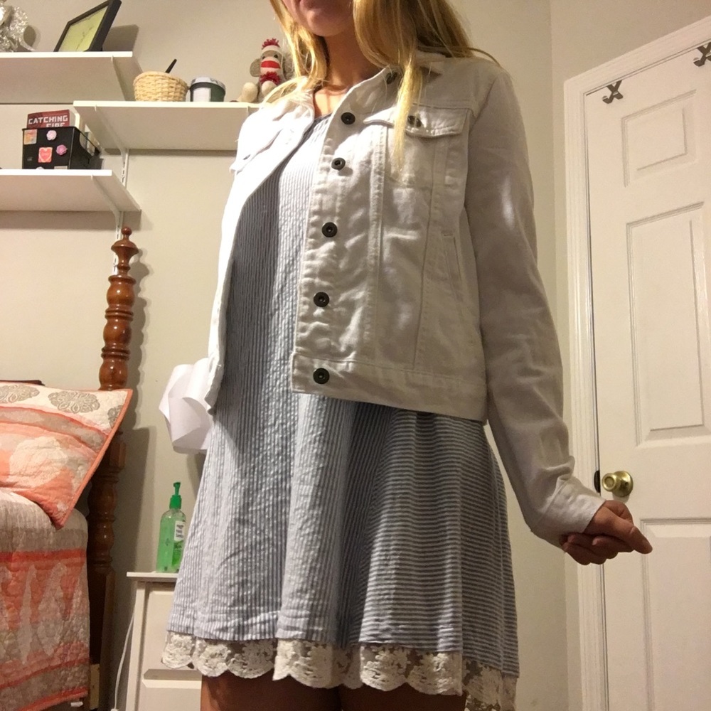 🖤Forever 21 White Jean Jacket🖤